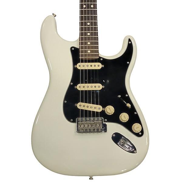 Used Fender Used Fender American Performer Stratocaster SSS Alpine White Solid Body Electric Guitar