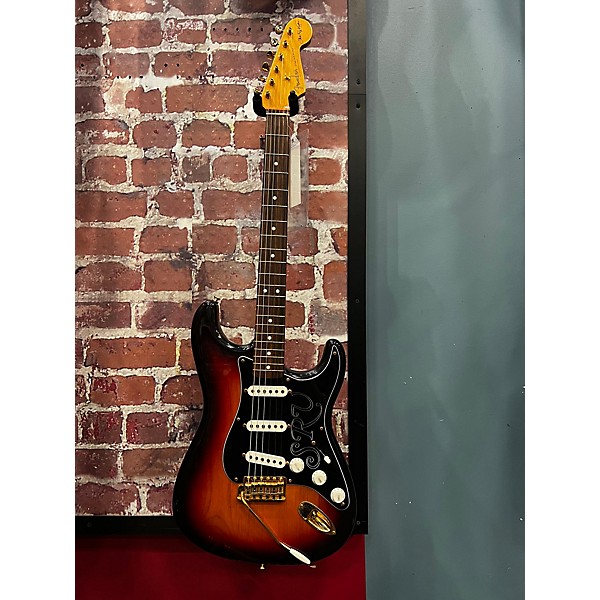 Used Fender Used Fender Artist Series Stevie Ray Vaughan Stratocaster Sunburst Solid Body Electric Guitar