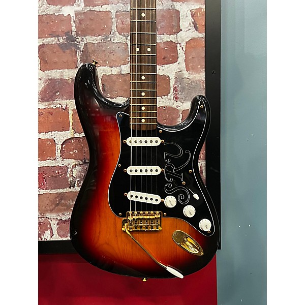 Used Fender Used Fender Artist Series Stevie Ray Vaughan Stratocaster Sunburst Solid Body Electric Guitar