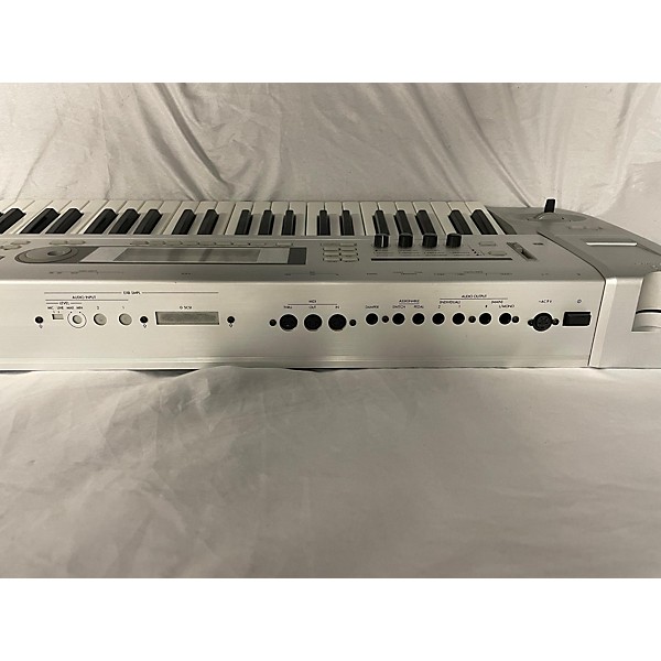 Used KORG 2000s Triton Le 61 Key Keyboard Workstation