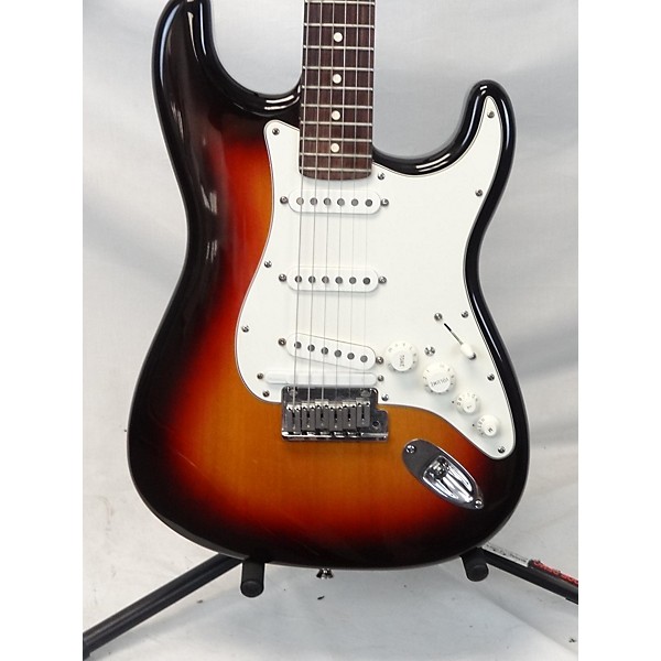 Used Fender Used Fender VG Stratocaster 3 Tone Sunburst Solid Body Electric Guitar