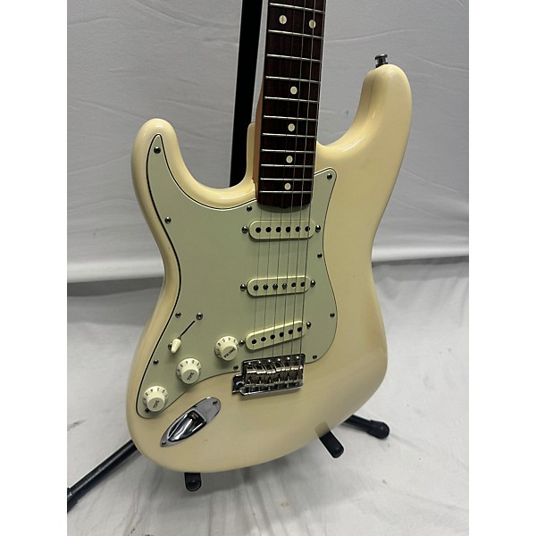 Used Fender Used 2011 Fender 1964 Reissue Stratocaster Vintage White Solid Body Electric Guitar