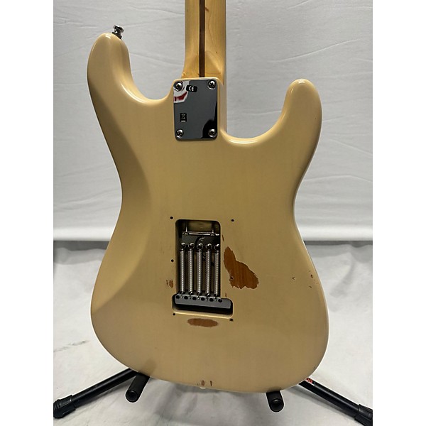 Used Fender Used 2006 Fender American Standard Stratocaster Vintage Blonde Solid Body Electric Guitar