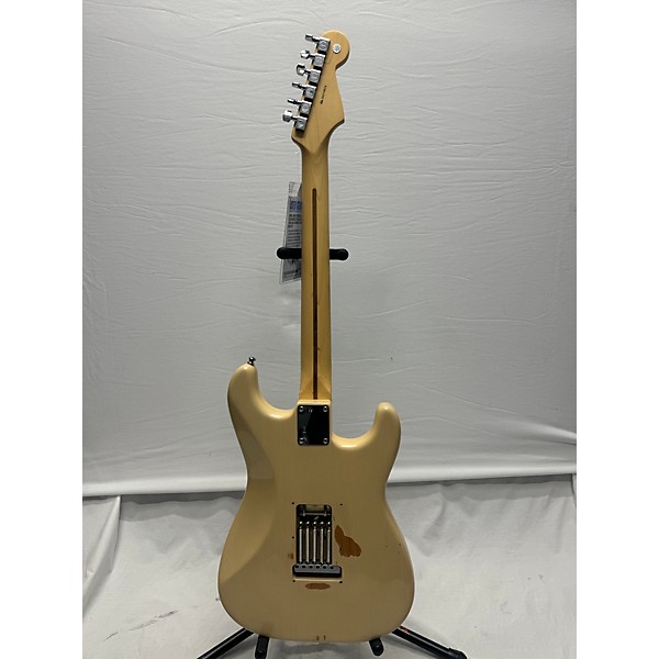 Used Fender Used 2006 Fender American Standard Stratocaster Vintage Blonde Solid Body Electric Guitar