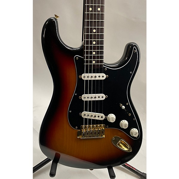 Used Fender Used Fender Artist Series Stevie Ray Vaughan Stratocaster 2 Color Sunburst Solid Body Electric Guitar