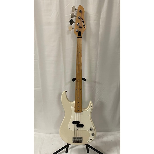 Used Peavey Used Peavey Fury White Electric Bass Guitar