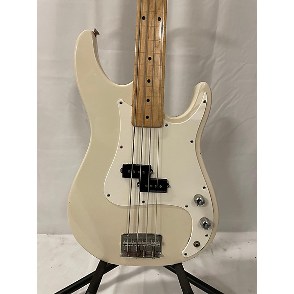 Used Peavey Used Peavey Fury White Electric Bass Guitar