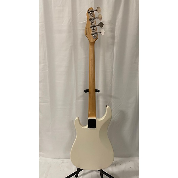 Used Peavey Used Peavey Fury White Electric Bass Guitar