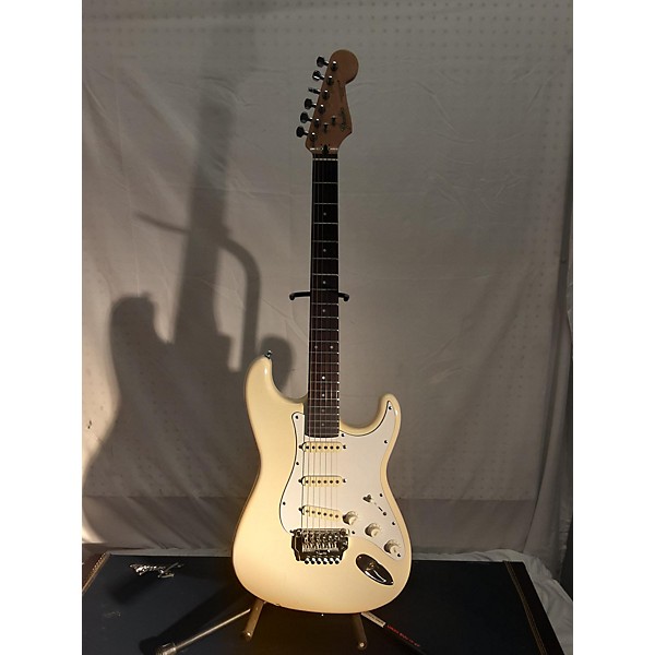 Used Fender Used Fender Contemporary Stratocaster White Solid Body Electric Guitar