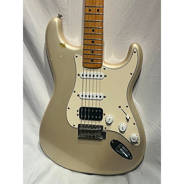 Used Fender Used Fender 60th Anniversary Stratocaster Blizzard Pearl Solid Body Electric Guitar