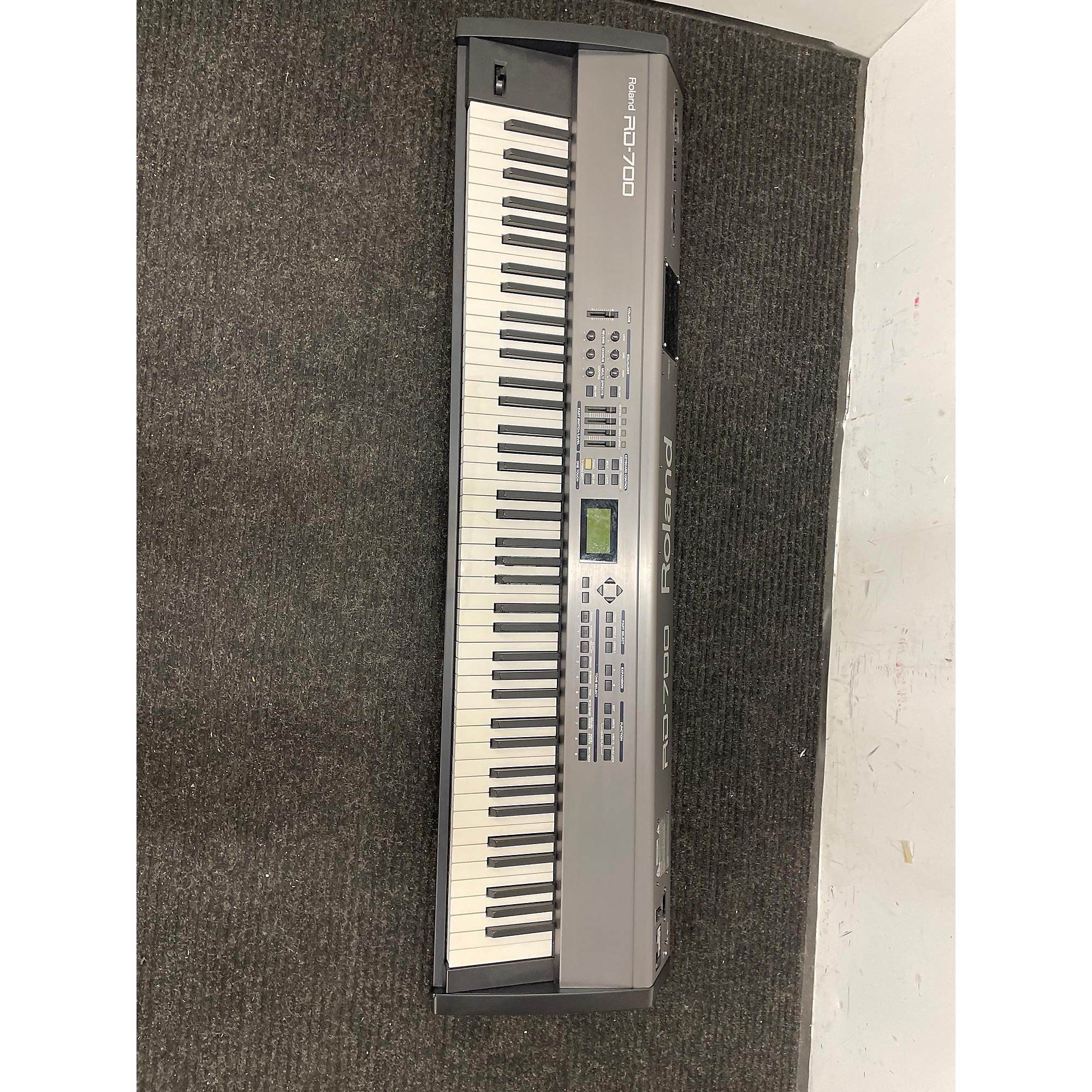 Used Roland RD700 Portable Keyboard | Guitar Center