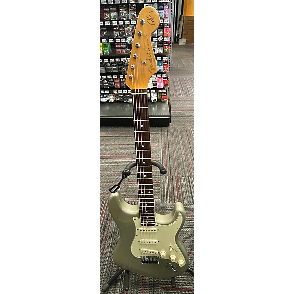 Used Fender Used Fender Artist Series Robert Cray Stratocaster Inca Silver Solid Body Electric Guitar