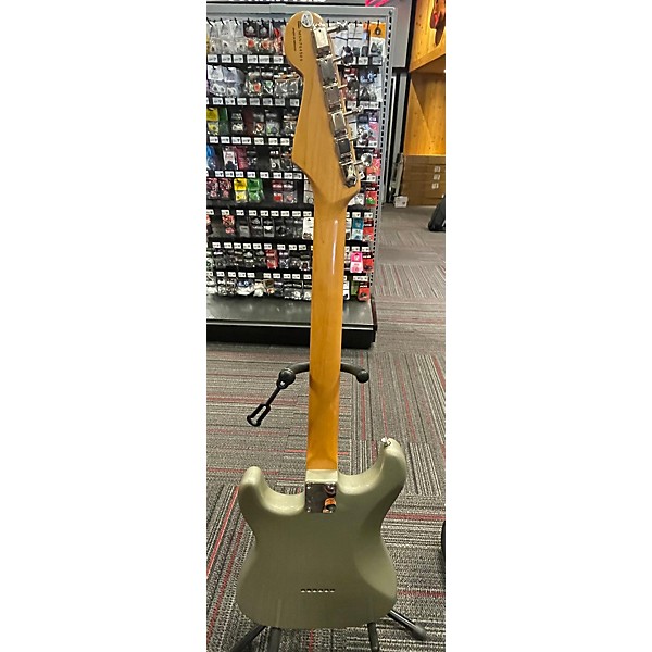 Used Fender Used Fender Artist Series Robert Cray Stratocaster Inca Silver Solid Body Electric Guitar