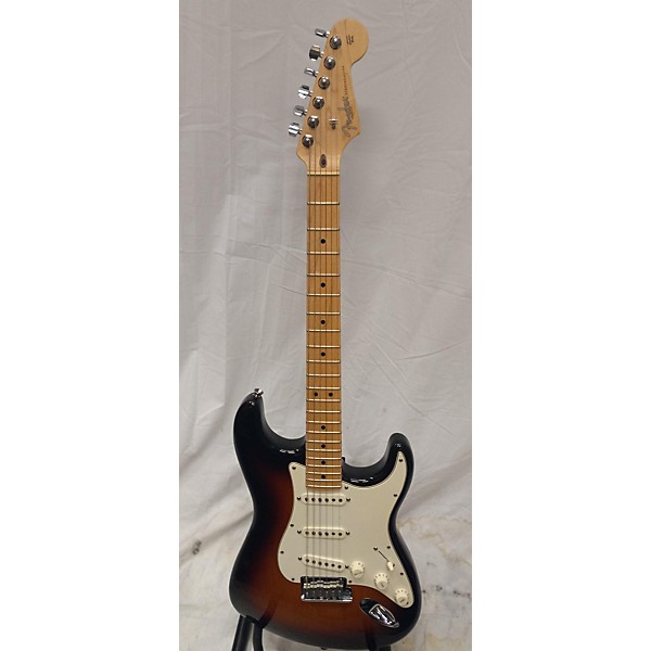 Used Fender Used Fender American Standard Stratocaster 2 Color Sunburst Solid Body Electric Guitar