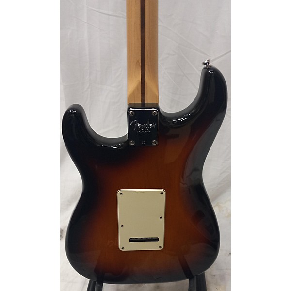 Used Fender Used Fender American Standard Stratocaster 2 Color Sunburst Solid Body Electric Guitar