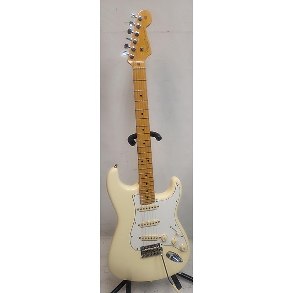 Used Fender Used Fender American Professional Stratocaster SSS Vintage White Solid Body Electric Guitar