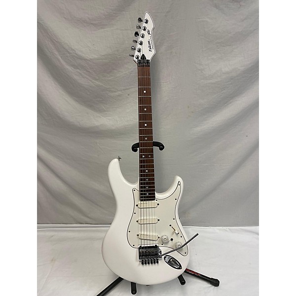 Used Peavey Used Peavey Falcon White Solid Body Electric Guitar