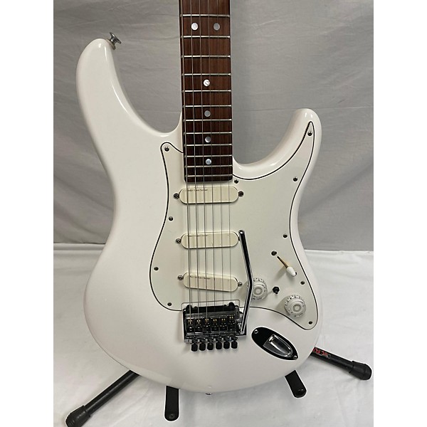 Used Peavey Used Peavey Falcon White Solid Body Electric Guitar