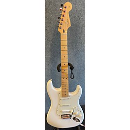 Used Fender Used Fender Player Stratocaster White Solid Body Electric Guitar