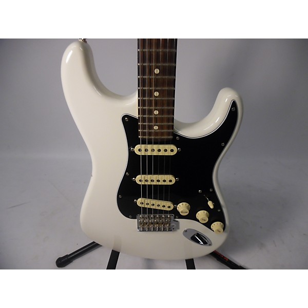 Used Fender Used 2018 Fender American Performer Stratocaster SSS Arctic White Solid Body Electric Guitar