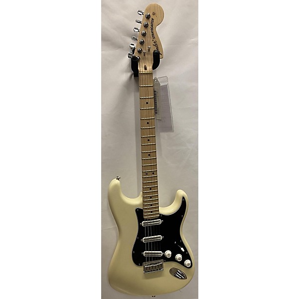 Used Fender Used 2008 Fender Artist Series Billy Corgan Signature Stratocaster Olympic White Solid Body Electric Guitar