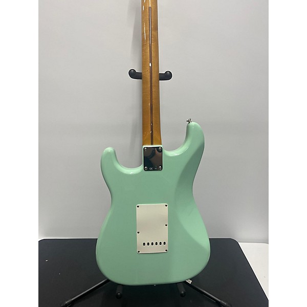 Used Fender Used Fender Classic Series 1950S Stratocaster Surf Green Solid Body Electric Guitar