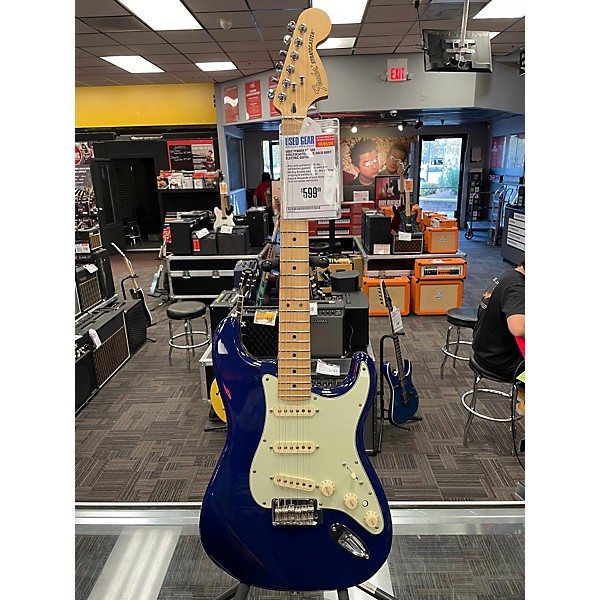 Used Fender Used Fender Deluxe Stratocaster Blue Solid Body Electric Guitar