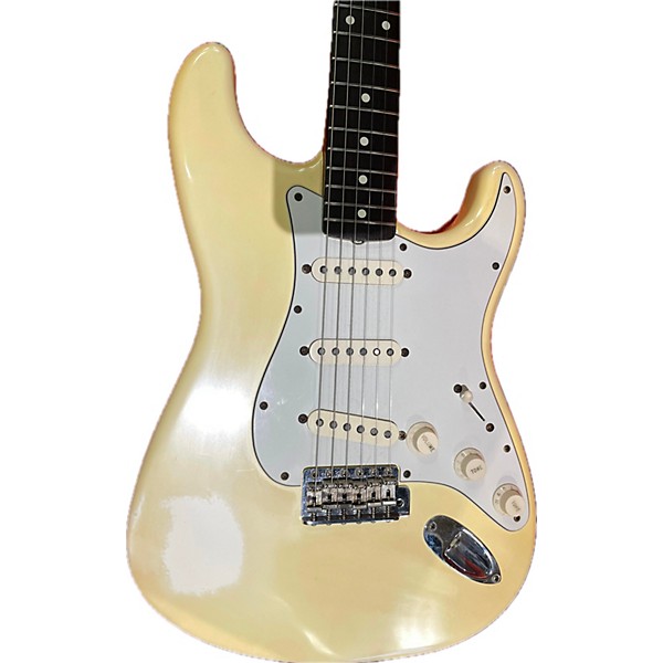 Used Fender Used 1999 Fender 1962 American Vintage Stratocaster White Solid Body Electric Guitar