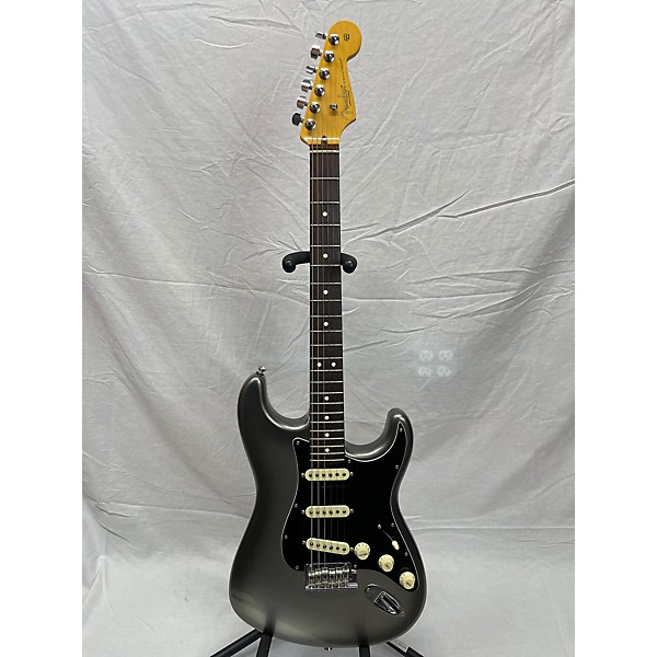 Used Fender Used Fender American Professional II Stratocaster Silver Solid Body Electric Guitar