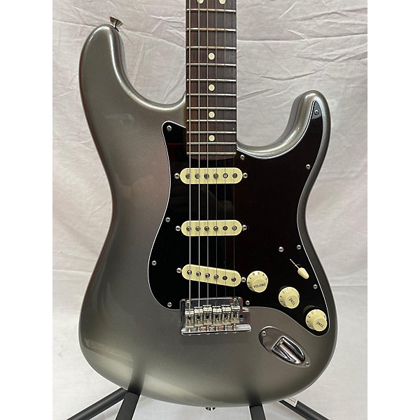 Used Fender Used Fender American Professional II Stratocaster Silver Solid Body Electric Guitar