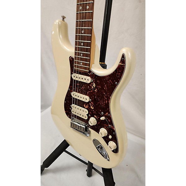 Used Fender Used Fender American Deluxe Stratocaster HSS Olympic Pearl Solid Body Electric Guitar