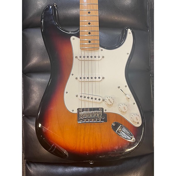 Used Fender Used Fender Player Stratocaster 3 Color Sunburst Solid Body Electric Guitar