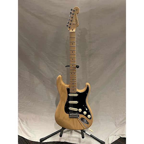 Used Fender Used 2018 Fender American Professional Stratocaster SSS Natural Solid Body Electric Guitar