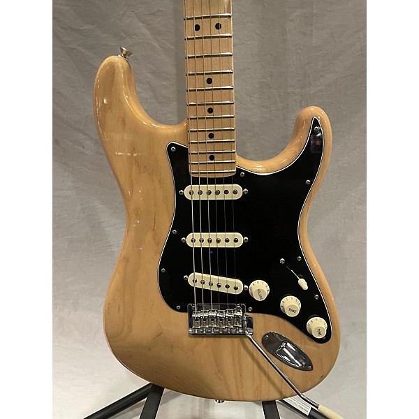 Used Fender Used 2018 Fender American Professional Stratocaster SSS Natural Solid Body Electric Guitar