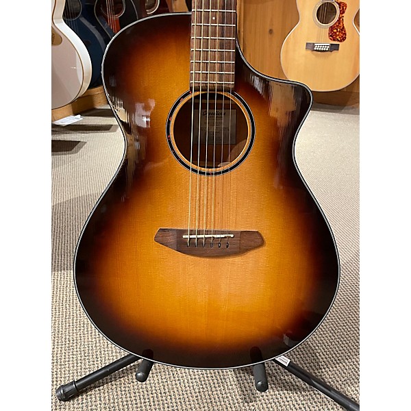 Used Breedlove Used Breedlove Discovery Concert Cutaway 3 Color Sunburst Acoustic Electric Guitar