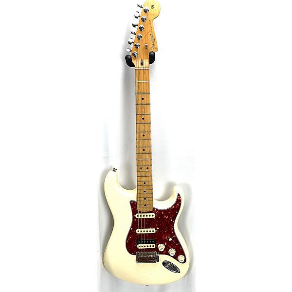 Used Fender Used Fender American Professional Standard Stratocaster HSS Alpine White Solid Body Electric Guitar