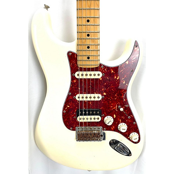 Used Fender Used Fender American Professional Standard Stratocaster HSS Alpine White Solid Body Electric Guitar