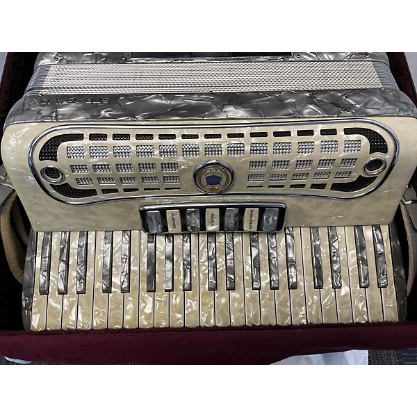 Used Used Stradavox Iona Accordion