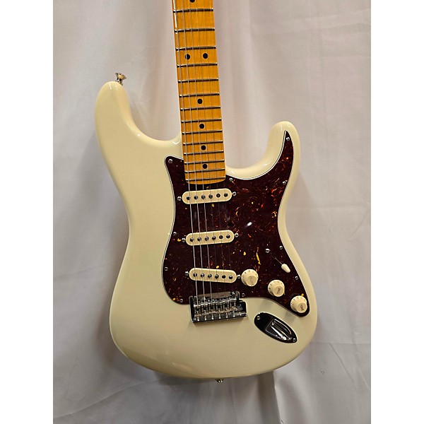 Used Fender Used 2020 Fender American Professional II Stratocaster Olympic White Solid Body Electric Guitar