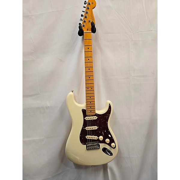 Used Fender Used 2020 Fender American Professional II Stratocaster Olympic White Solid Body Electric Guitar