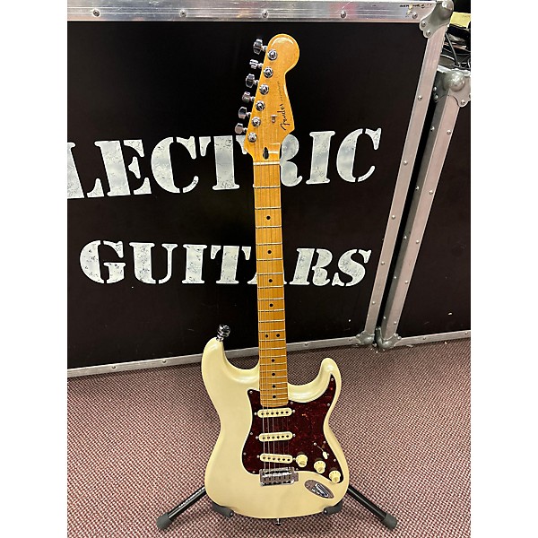 Used Fender Used Fender Player Plus Stratocaster Pearl White Solid Body Electric Guitar