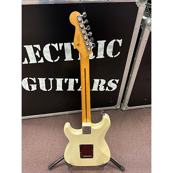 Used Fender Used Fender Player Plus Stratocaster Pearl White Solid Body Electric Guitar