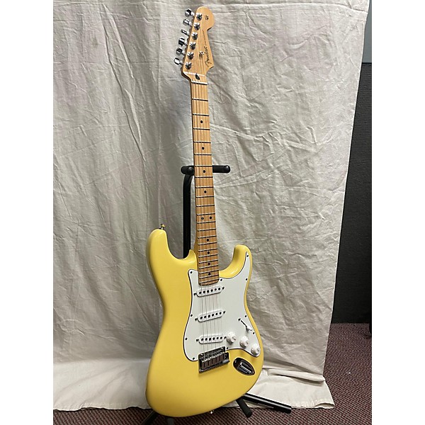 Used Fender Used Fender Player Stratocaster Buttercream Solid Body Electric Guitar