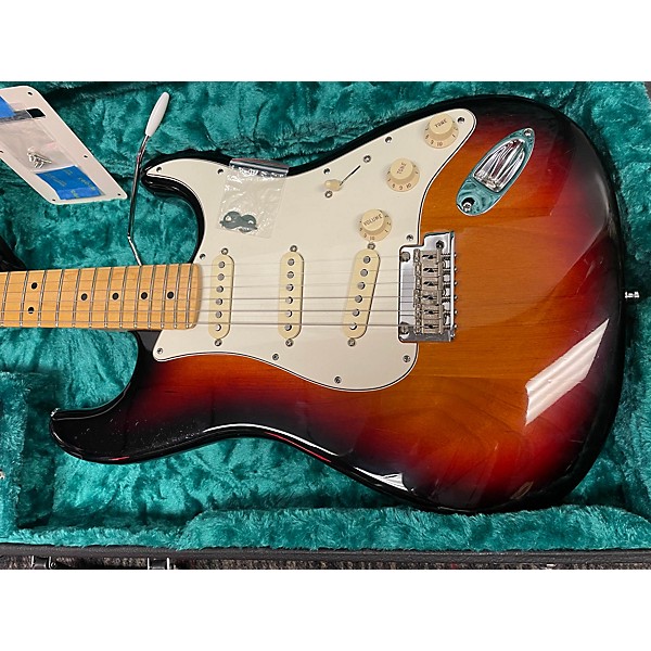 Used Fender Used Fender American Standard Stratocaster 3 Tone Sunburst Solid Body Electric Guitar