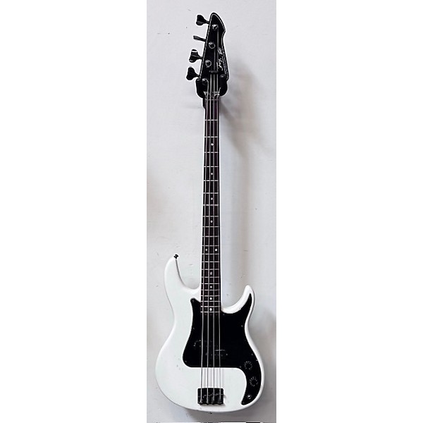 Used Peavey Used Peavey Fury White Electric Bass Guitar