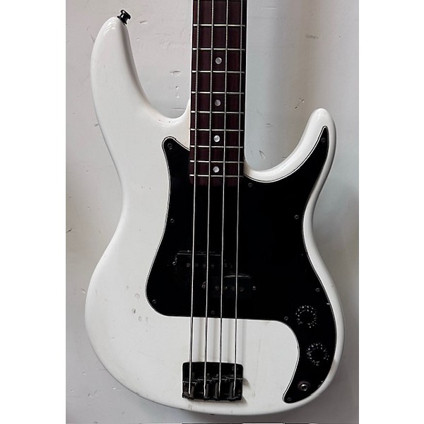 Used Peavey Used Peavey Fury White Electric Bass Guitar