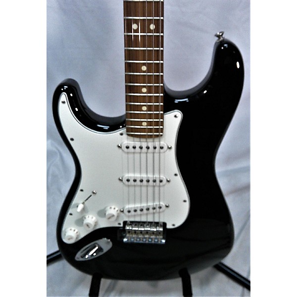 Used Fender Used Fender Player Stratocaster Left Handed Black Solid Body Electric Guitar