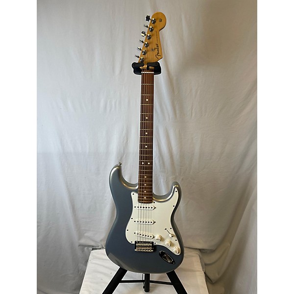 Used Fender Used Fender 75th Anniversary Player Stratocaster Silver Sparkle Solid Body Electric Guitar