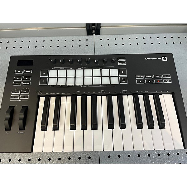 Used Novation Used Novation Launchkey 25 Key MIDI Controller