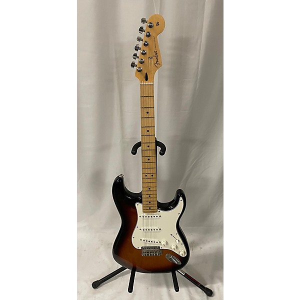 Used Fender Used Fender Player Stratocaster 3 Color Sunburst Solid Body Electric Guitar